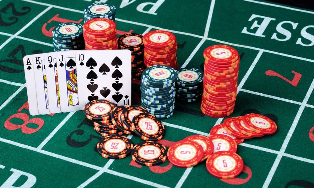 How completed rounds expose pool data across draw sequences?